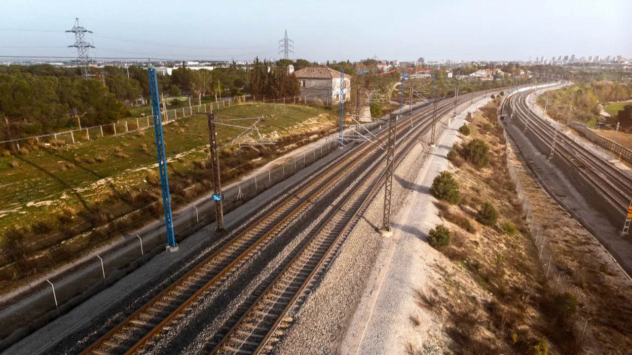 Líneas ferroviarias en España, cruciales para el transporte nacional.